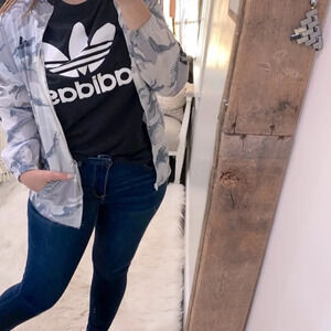 Adidas windbreaker hooded jacket size large 11-12